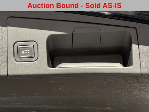 Used 2017 Cadillac XT5 Luxury w/ Driver Awareness Package image 32