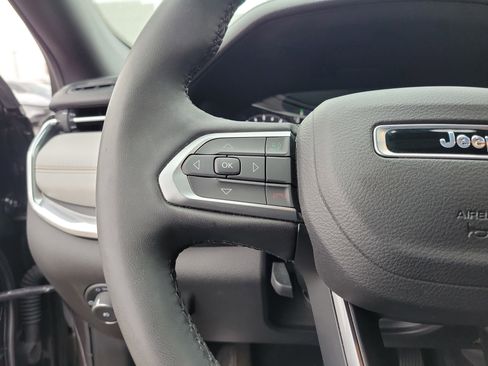 Used 2024 Jeep Compass Limited image 22