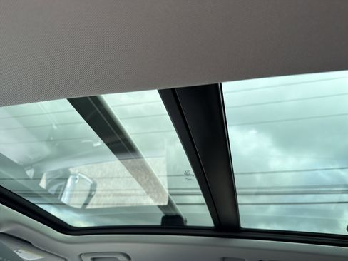 Certified 2024 Audi Q5 e Premium Plus image 8