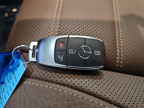 New 2026 Mercedes-Benz GLE 450e 4MATIC image 37