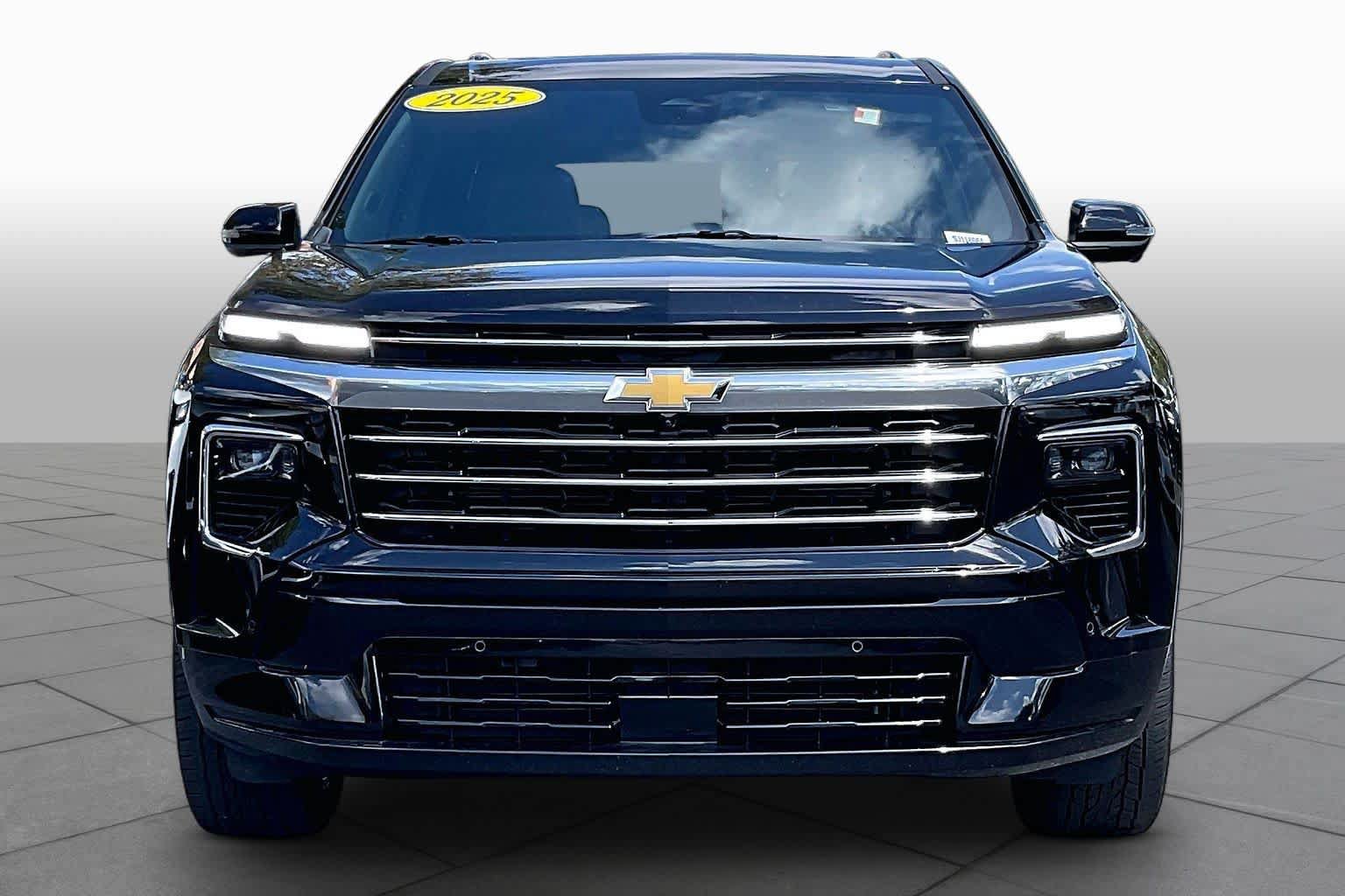 Used 2025 Chevrolet Traverse High Country w/ LPO, Floor Liner Package FWD image 9