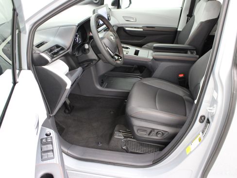 Used 2023 Toyota Sienna XSE w/ XSE Plus Package AWD/4WD image 15