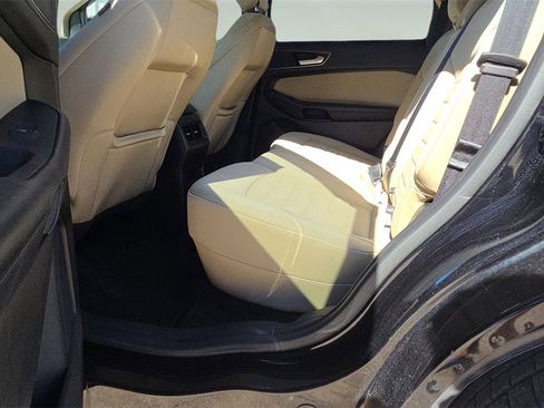 Used 2018 Ford Edge SE image 28