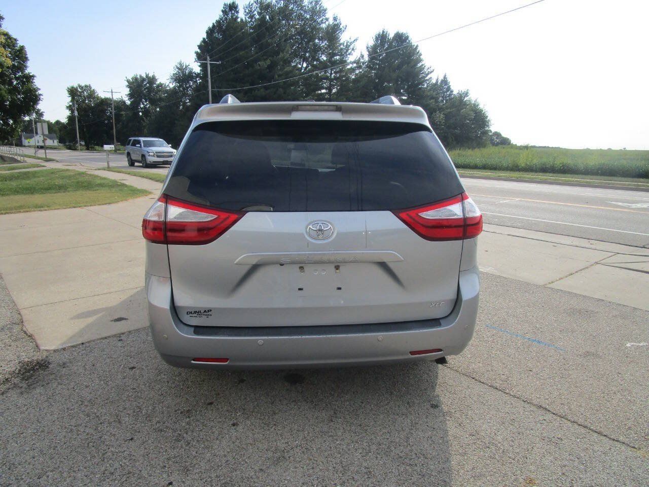 Used 2015 Toyota Sienna XLE Premium FWD image 4