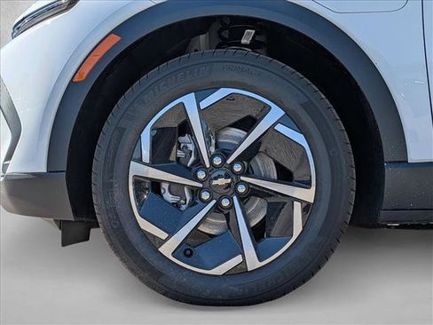 New 2026 Chevrolet Equinox EV LT image 18