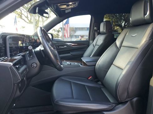Used 2023 Cadillac Escalade Luxury image 14