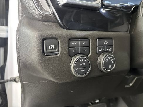 Used 2025 Chevrolet Silverado 1500 LT AWD/4WD image 8