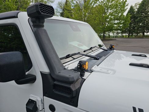 Used 2024 Jeep Wrangler Unlimited Sport AWD/4WD image 9