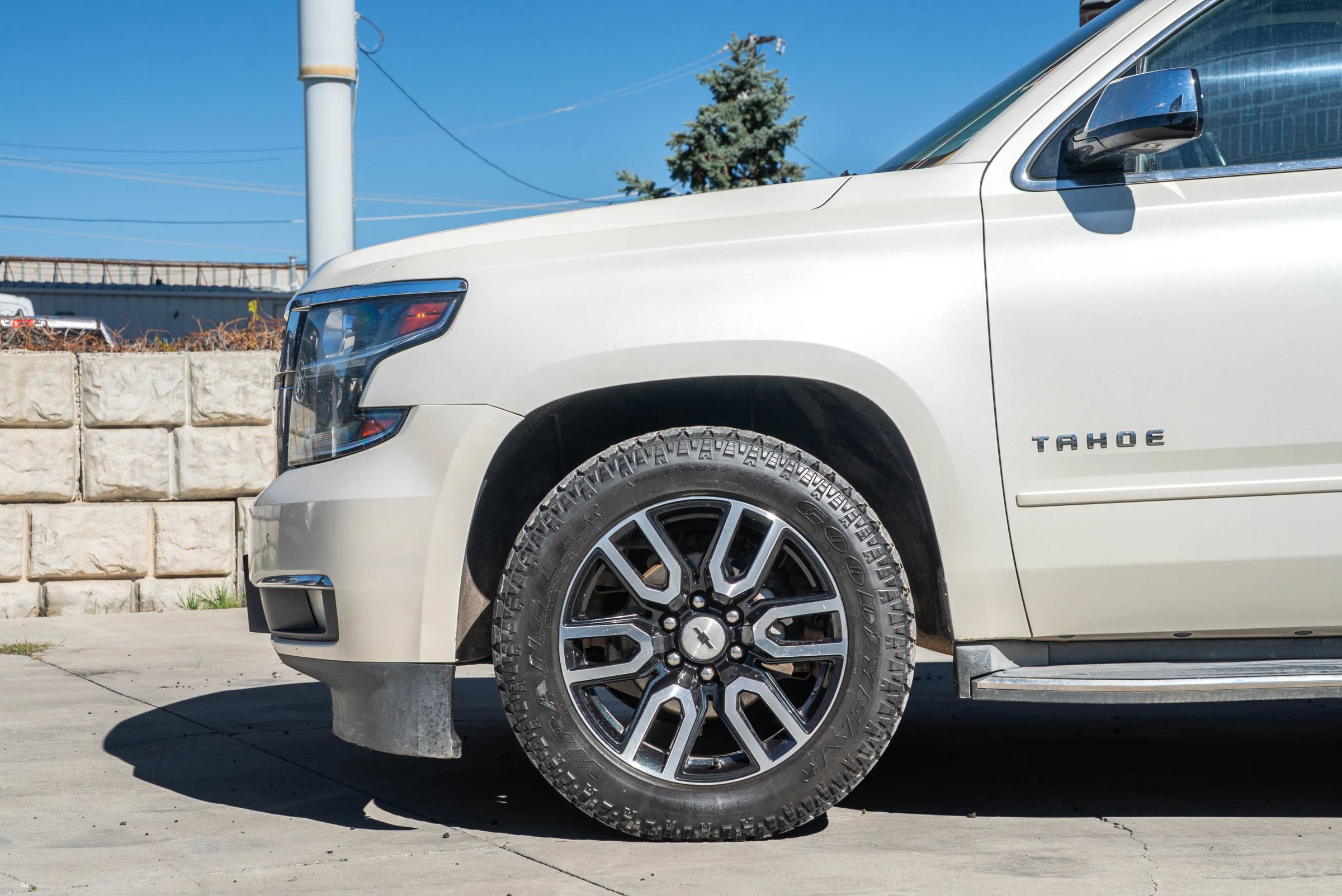 Used 2015 Chevrolet Tahoe LTZ AWD/4WD image 4