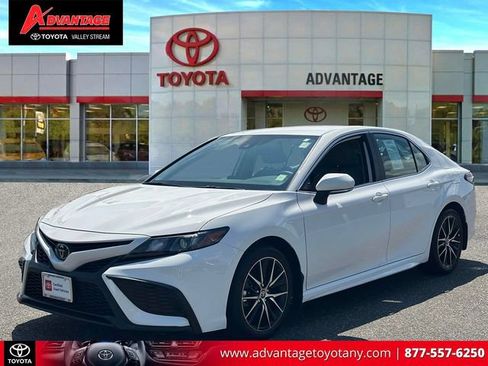 Used 2023 Toyota Camry SE w/ Cold Weather Package AWD/4WD image 4