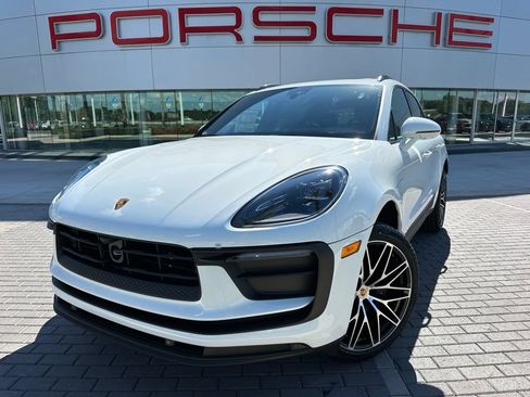 Certified 2026 Porsche Macan AWD/4WD image 1
