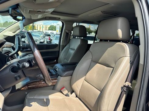 Used 2020 Chevrolet Suburban Premier RWD image 13