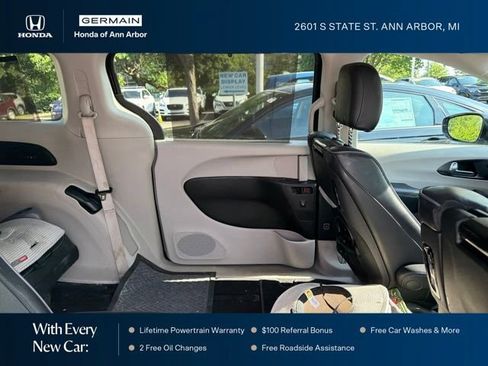 Used 2019 Chrysler Pacifica Limited FWD image 10