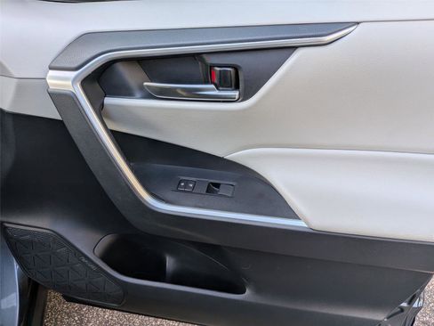 Used 2021 Toyota RAV4 XLE image 29