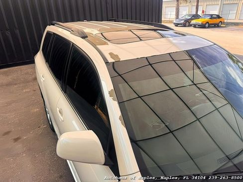 Used 2012 Toyota Highlander SE w/ Tow Pkg image 11