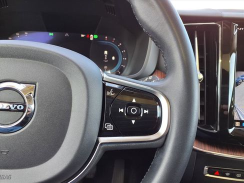 Certified 2023 Volvo XC60 B5 Plus w/ Protection Package Premier image 28