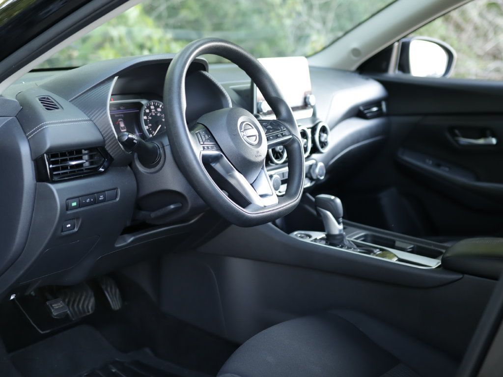 Used 2024 Nissan Sentra SV FWD image 9
