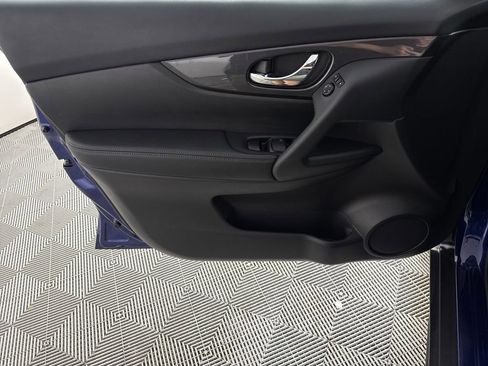 Used 2020 Nissan Rogue SV FWD image 10