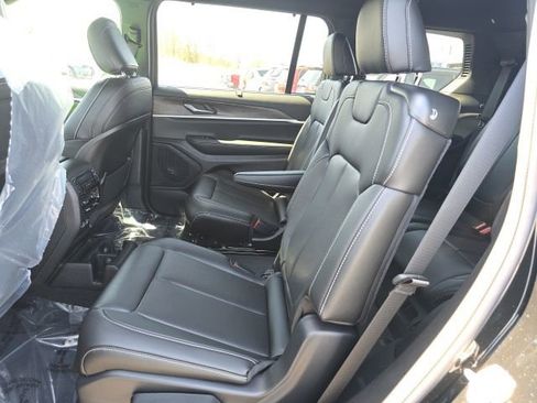 New 2025 Jeep Grand Cherokee L Limited w/ Luxury Tech Group II AWD/4WD image 22
