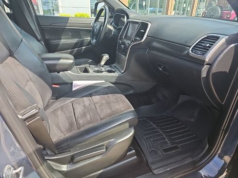 Used 2018 Jeep Grand Cherokee Altitude AWD/4WD image 25