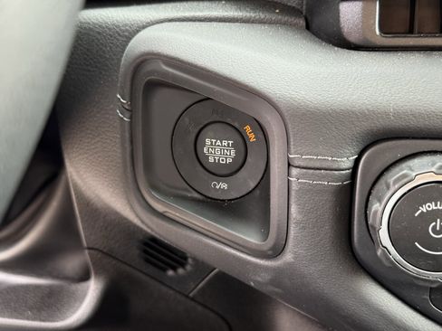 Used 2025 Jeep Wrangler Unlimited Sahara image 24