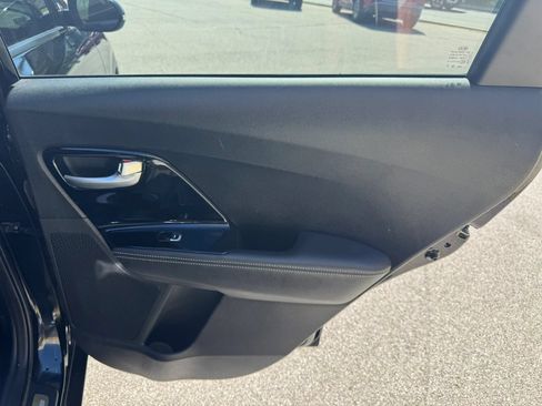Used 2019 Kia Niro Touring FWD image 21