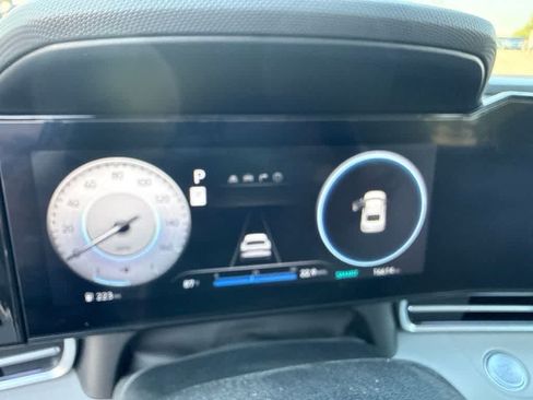 Used 2025 Hyundai Elantra Limited FWD image 17