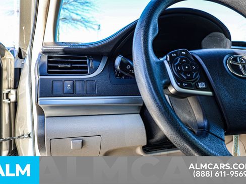 Used 2014 Toyota Camry LE image 22