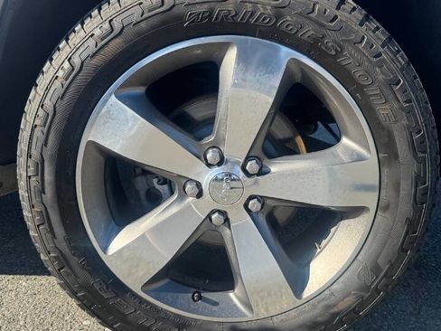 Used 2016 Jeep Grand Cherokee Overland w/ Advanced Technology Group image 16