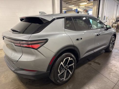 Used 2025 Chevrolet Equinox EV LT image 4