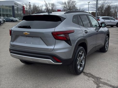 Used 2024 Chevrolet Trax LT w/ Driver Confidence Package image 5