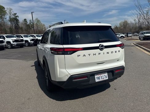 Used 2024 Nissan Pathfinder SV image 18
