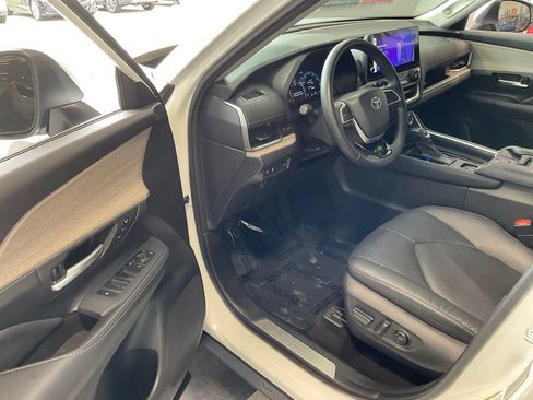 Certified 2024 Toyota Grand Highlander AWD image 9