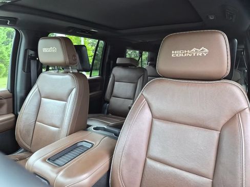 Used 2021 Chevrolet Suburban High Country w/ Premium Package AWD/4WD image 18