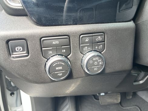 Used 2026 GMC Sierra 1500 SLT AWD/4WD image 13