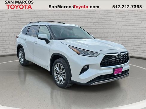 New 2026 Toyota Highlander Platinum AWD/4WD image 3