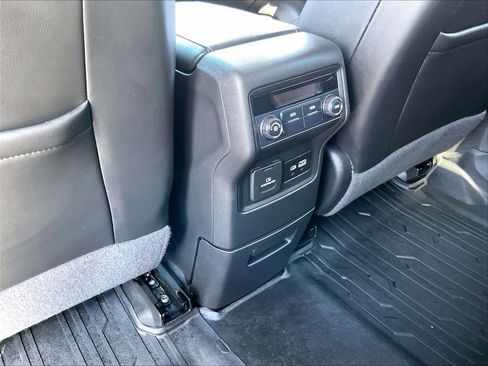 Used 2022 GMC Acadia SLT w/ LPO, Floor Liner Package AWD/4WD image 28