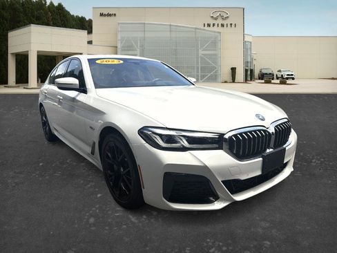Used 2023 BMW 530e xDrive w/ Premium Package AWD/4WD image 3