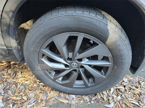 Used 2016 Nissan Rogue SL w/ SL Premium Package image 5