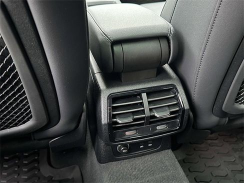 Used 2024 Audi Q3 2.0T Premium Plus image 16