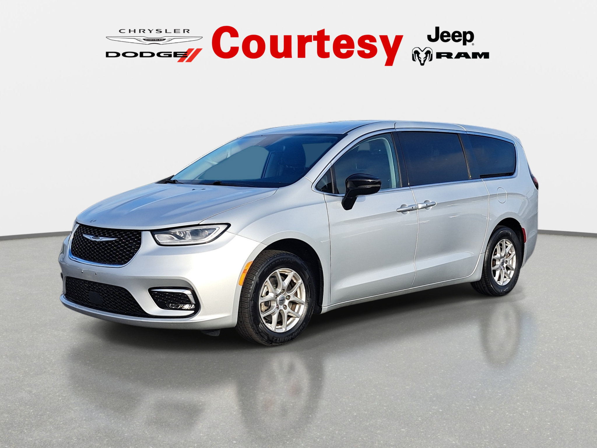 Used 2024 Chrysler Pacifica Touring-L FWD image 8