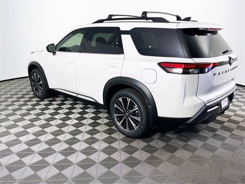 New 2026 Nissan Pathfinder Platinum image 5