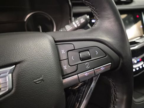 Certified 2025 Cadillac XT6 Premium Luxury image 19