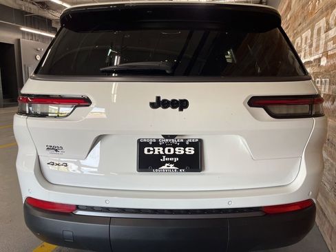 New 2026 Jeep Grand Cherokee L Limited w/ Limited Altitude Package AWD/4WD image 23