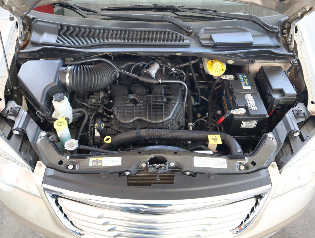 Used 2016 Chrysler Town & Country Touring-L w/ Driver Convenience Group FWD image 12