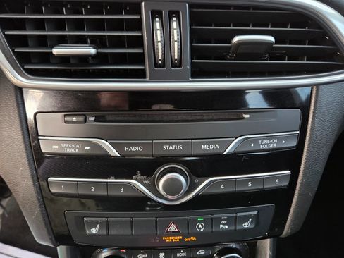 Used 2018 INFINITI QX30 AWD image 29