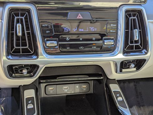 Used 2023 Kia Sorento SX image 24