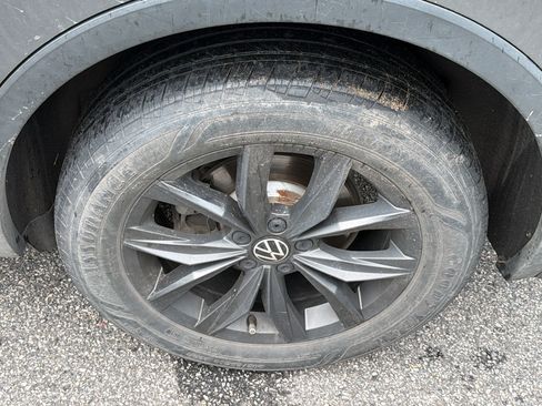 Used 2022 Volkswagen Tiguan SE FWD image 12