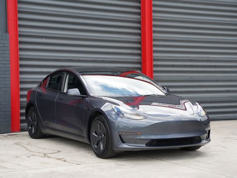 Used 2023 Tesla Model 3 Standard Range RWD image 3