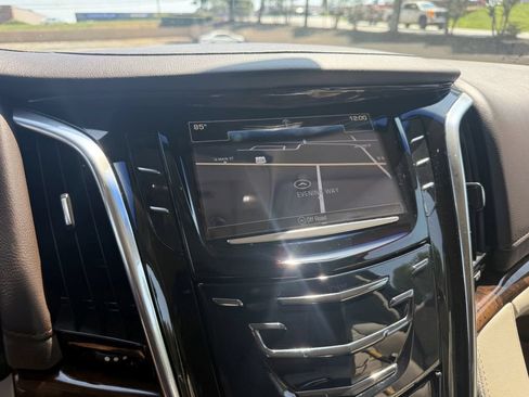 Used 2016 Cadillac Escalade Luxury AWD/4WD image 45